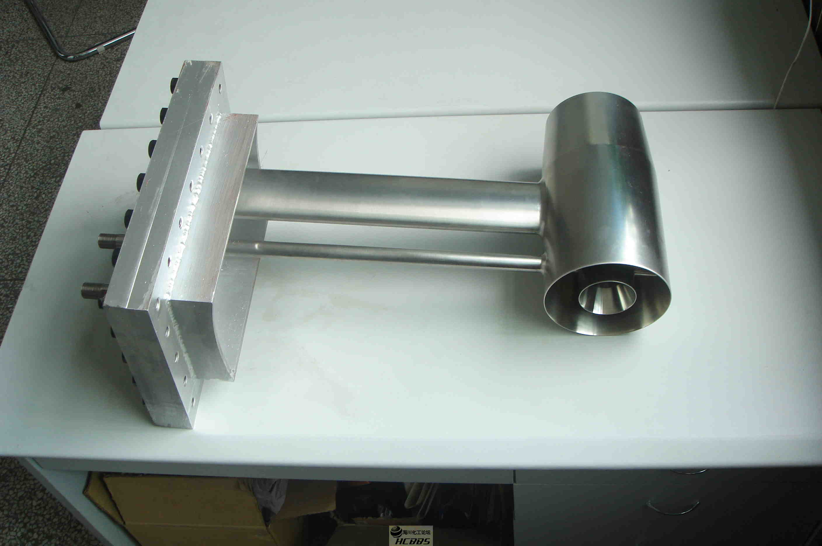 喉徑中心線安裝時一定與管中心一致。